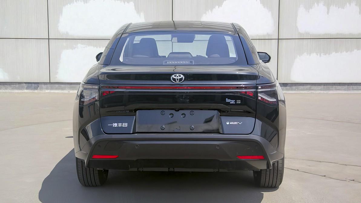 Китайцы раскрыли новый электромобиль Toyota