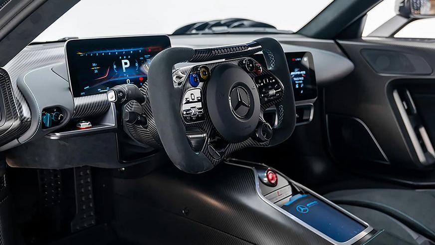 В Дубае выставили на продажу редчайший Mercedes-AMG One