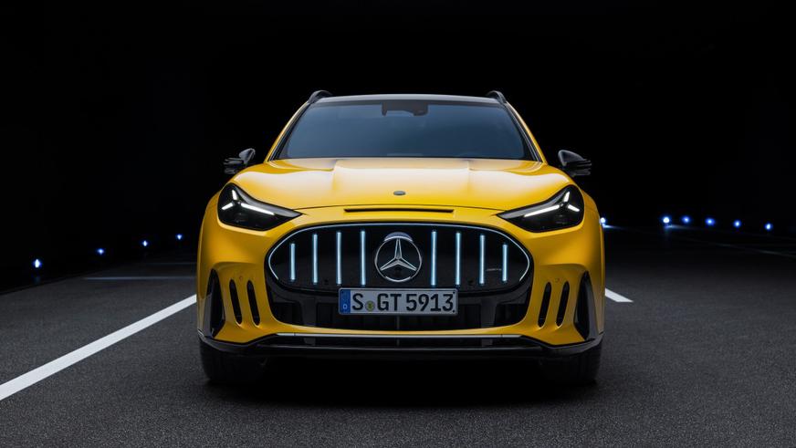 Представлен кроссовер Mercedes-AMG GT c 1169 силами