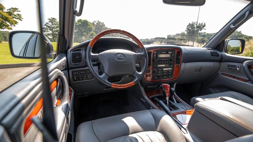 Lexus LX470 с небольшим пробегом выставили на аукцион в США