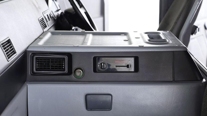 Редчайший Toyota Mega Cruiser не вызвал ажиотажа на аукционе