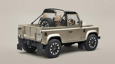 Классический Land Rover Defender получил версию с V8 и мягким верхом