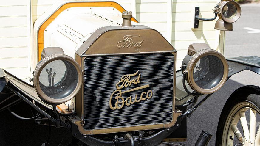 Продаётся антикварный автодом с печью внутри