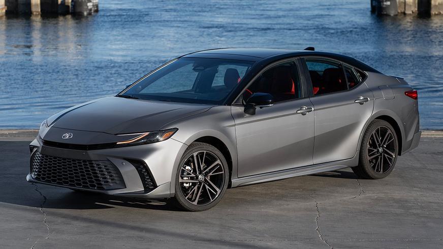 Toyota Camry вошла в топ-10 лучших автомобилей 2025 года Toyota Camry вошла в топ-10 лучших автомобилей 2025 года
