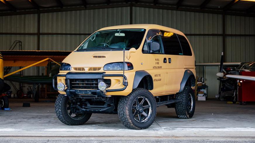 Лифтованная Mitsubishi Delica появилась на торгах в США