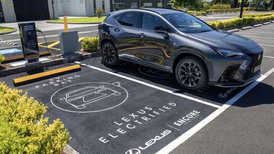 Lexus создаст собственную сеть зарядных станций в Японии