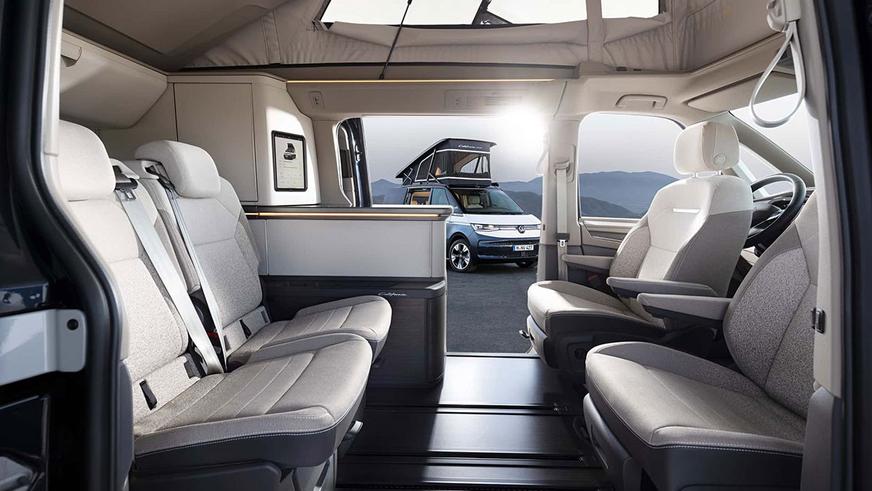 VW T7 превратился в дом на колёсах с двумя дверями и палаткой