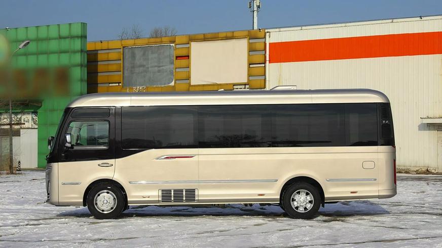 Hongqi возобновляет производство автобусов для чиновников