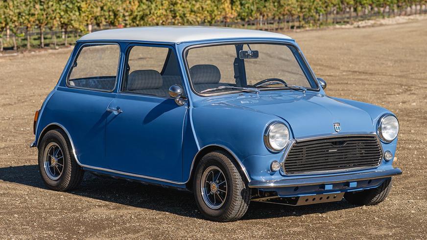 Классический Mini превратили в 300-сильный электромобиль