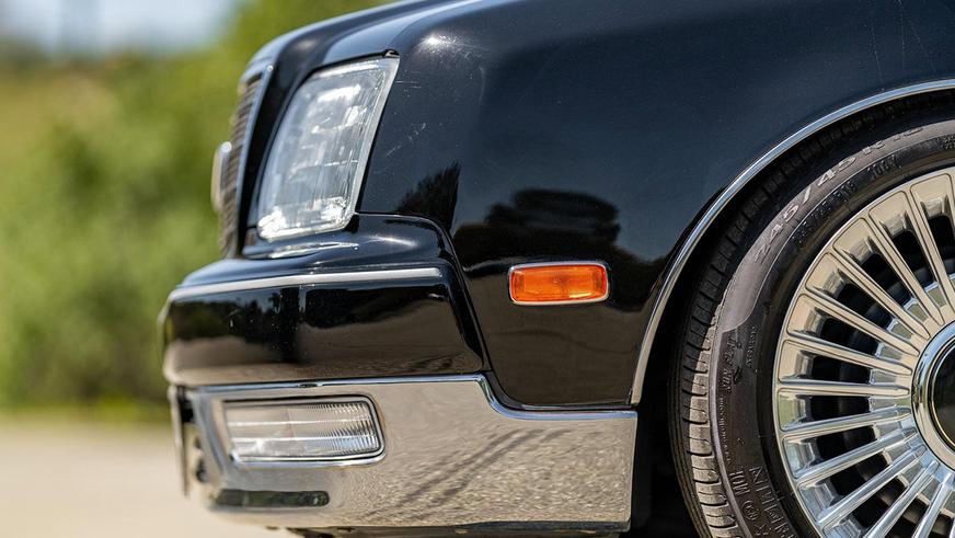Toyota Century продали по цене бюджетной малолитражки