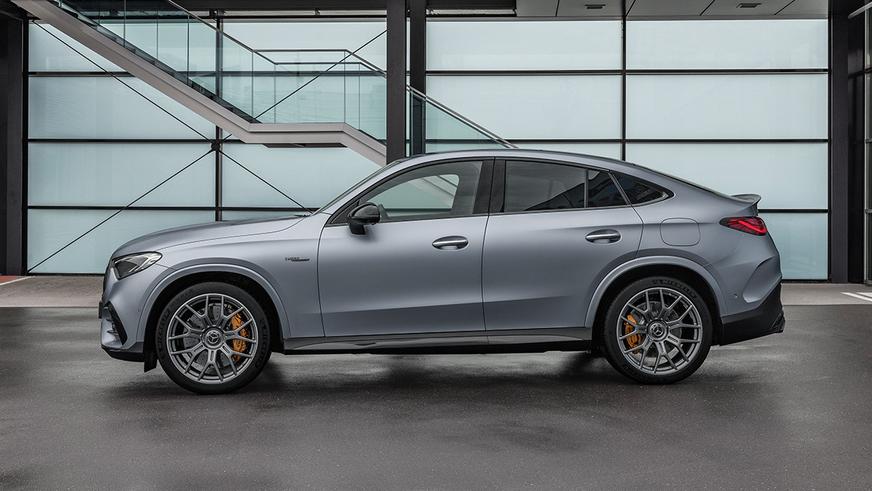 Кросс-купе Mercedes-Benz GLC получило сразу две версии от AMG