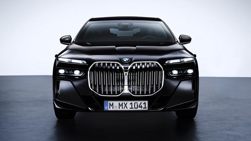 BMW представила свой первый бронированный электромобиль