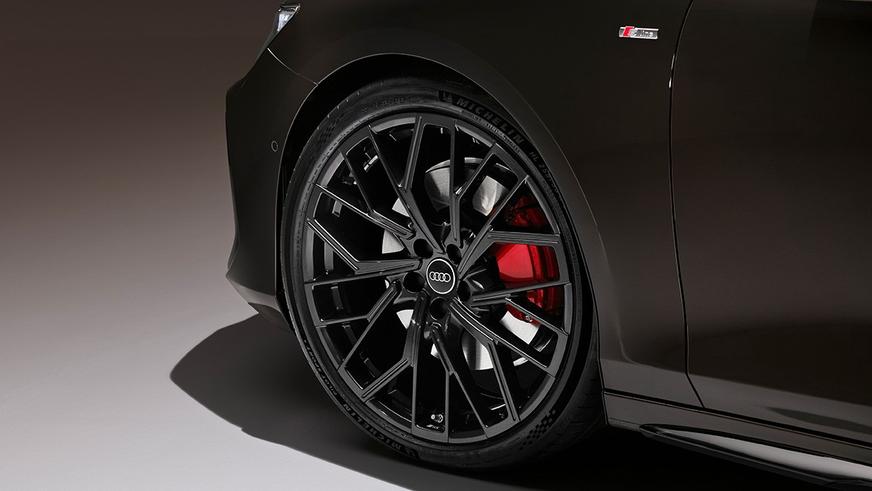 У Audi появился ещё один новый A6 Avant. Теперь с ДВС