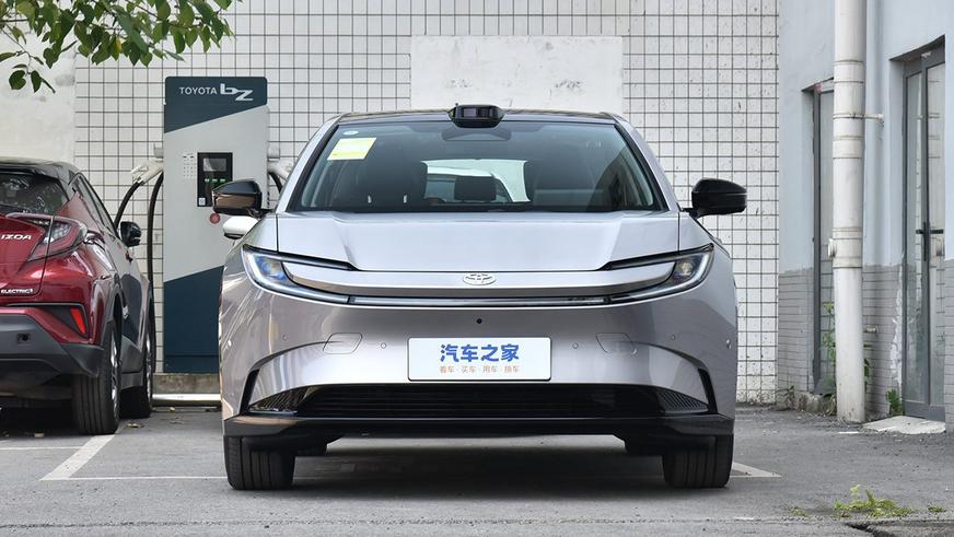 В Китае стартовали продажи самой большой электрической Toyota