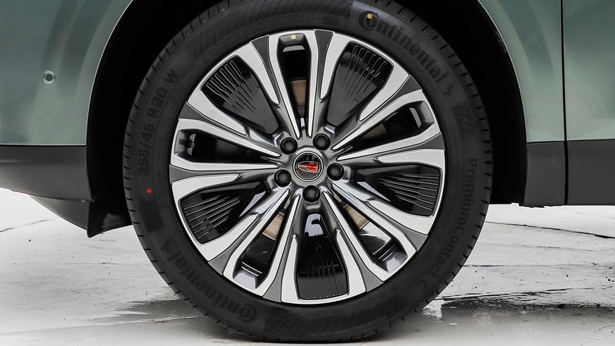 Hongqi HS6 стал самым дальнобойным гибридным кроссовером