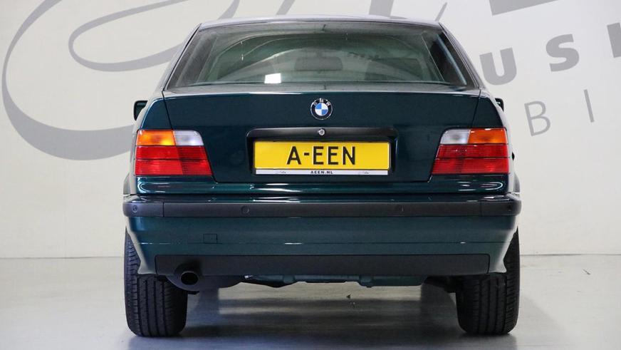 Новый BMW 320i (E36) нашли в автосалоне. Его оценили в 51 500 евро