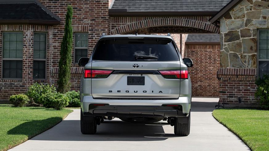 Названы цены на новую Toyota Sequoia