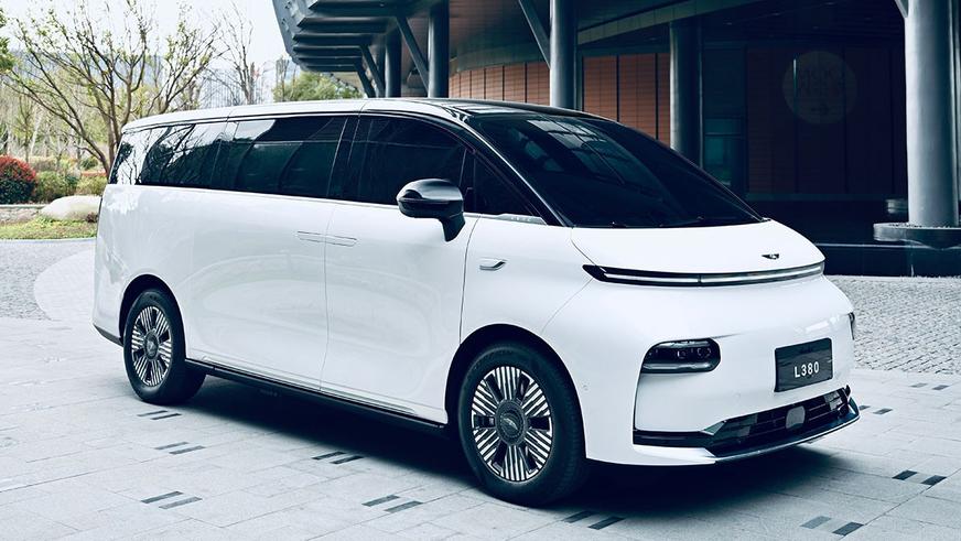 Новый вэн Geely, названный в честь авиалайнера, поступил в продажу