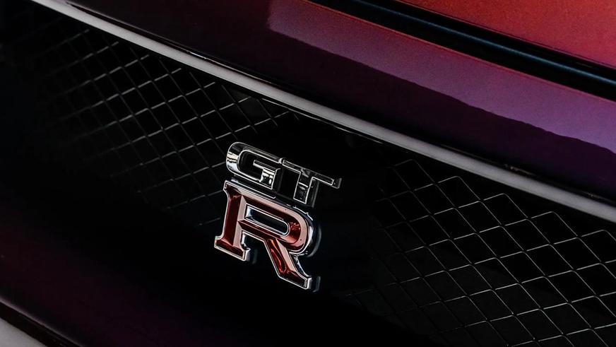 Один из самых редких Nissan Skyline GT-R появился в продаже в Дубае