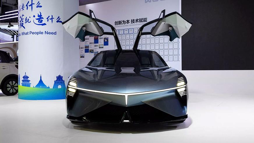 Wuling показала первый в своей истории концепт с «крыльями чайки»