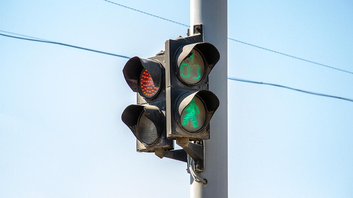 На перекрёсток Рыскулова – Немировича-Данченко в Алматы вернули светофор