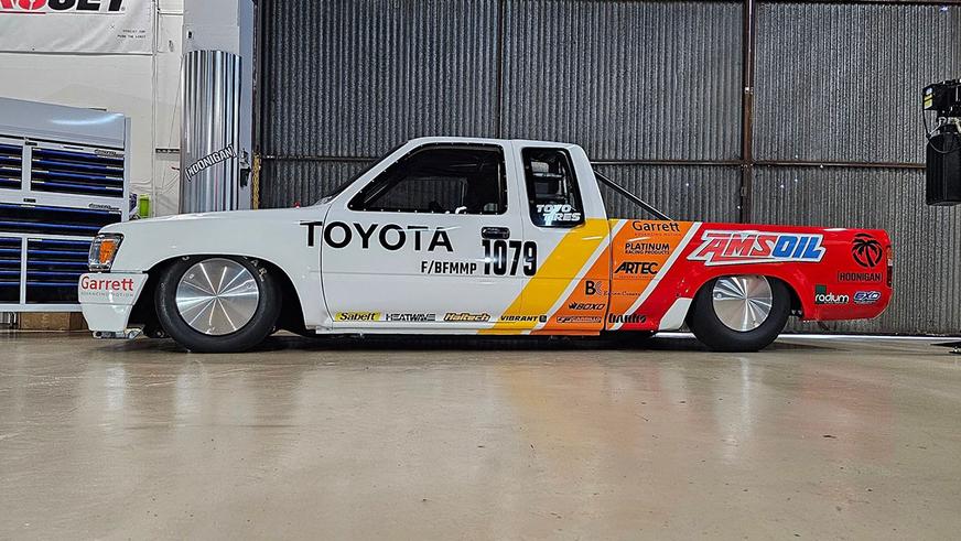 Пикап Toyota из 1990-х разгонят до 380 км/ч