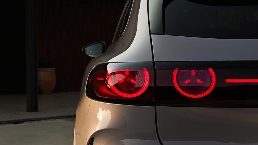 Батарейный Mercedes-Benz GLC оказался мощнее BMW iX3