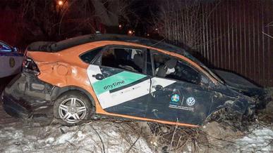 Девять человек перевернулись в машине из каршеринга в Алматы