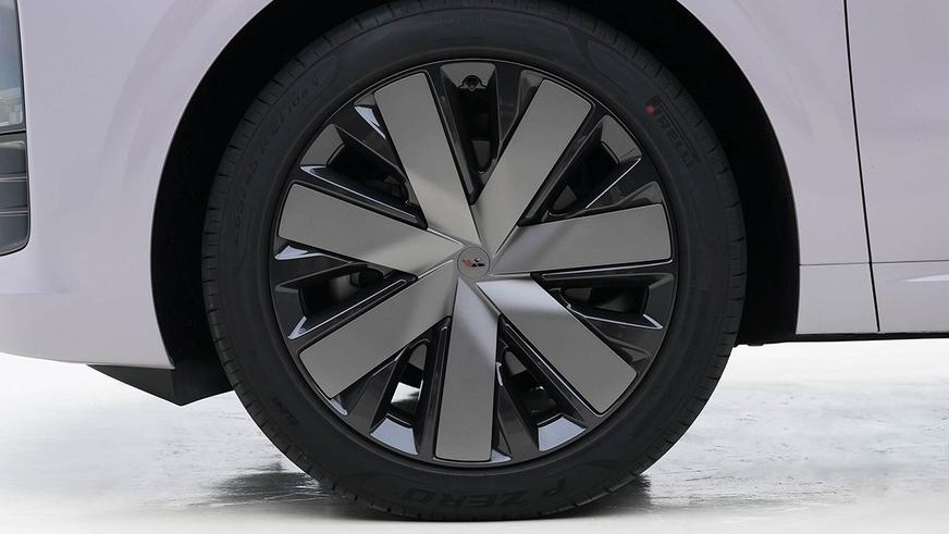 Новый Li Auto L6 оценили в Китае в 17.4 млн тенге