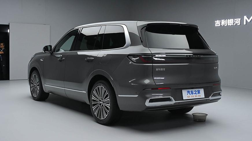 Флагманский кроссовер Geely Galaxy собрал более 40 тысяч заказов за сутки