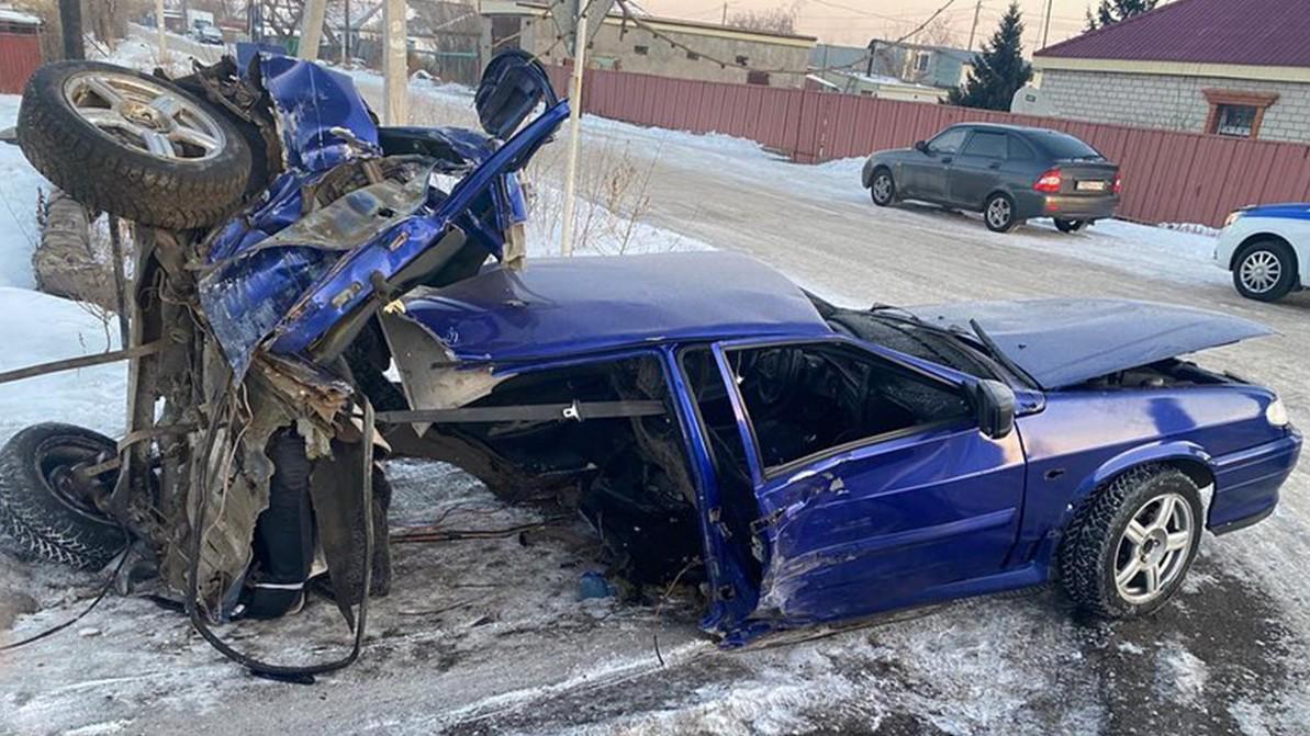 Наркоман на&nbsp;&laquo;четырке&raquo; врезался в&nbsp;дерево в&nbsp;Экибастузе