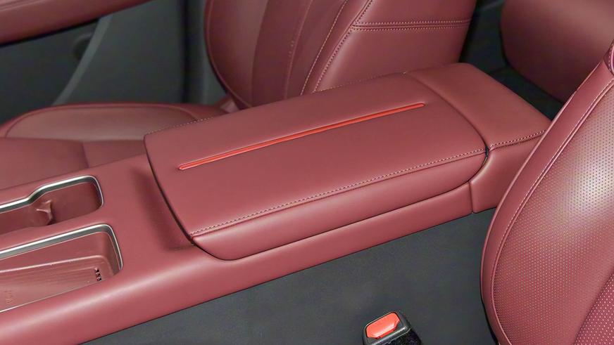 Hongqi HS6 стал самым дальнобойным гибридным кроссовером