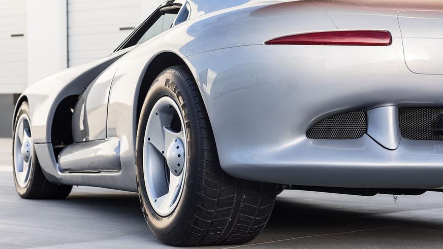 Киномодификацию Dodge Viper под названием Defender выставили на торги