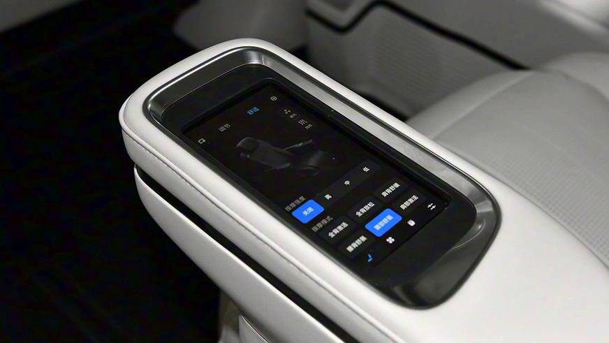 Geely открыла в КНР приём заказов на вэн V900