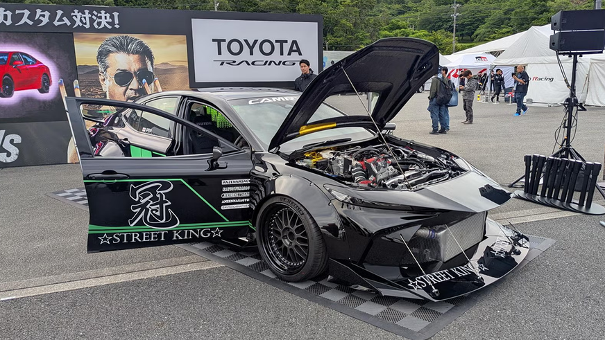 Toyota построила 7-цилиндровую Camry