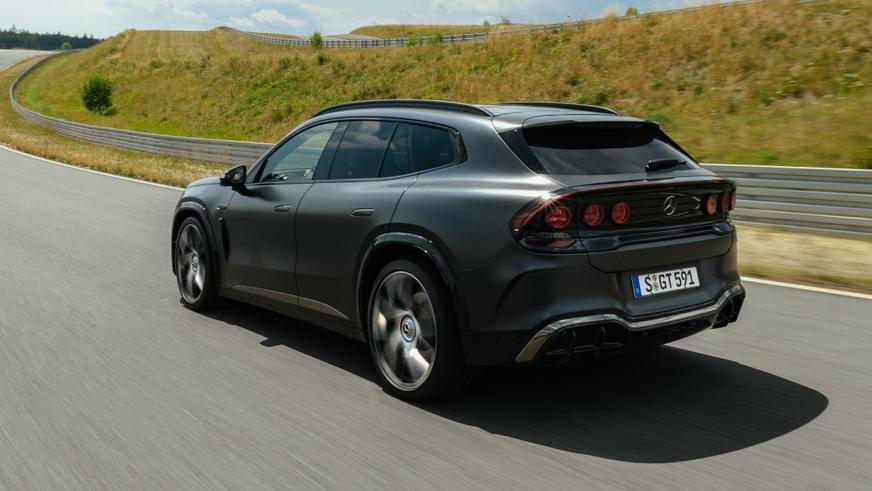 Представлен кроссовер Mercedes-AMG GT c 1169 силами