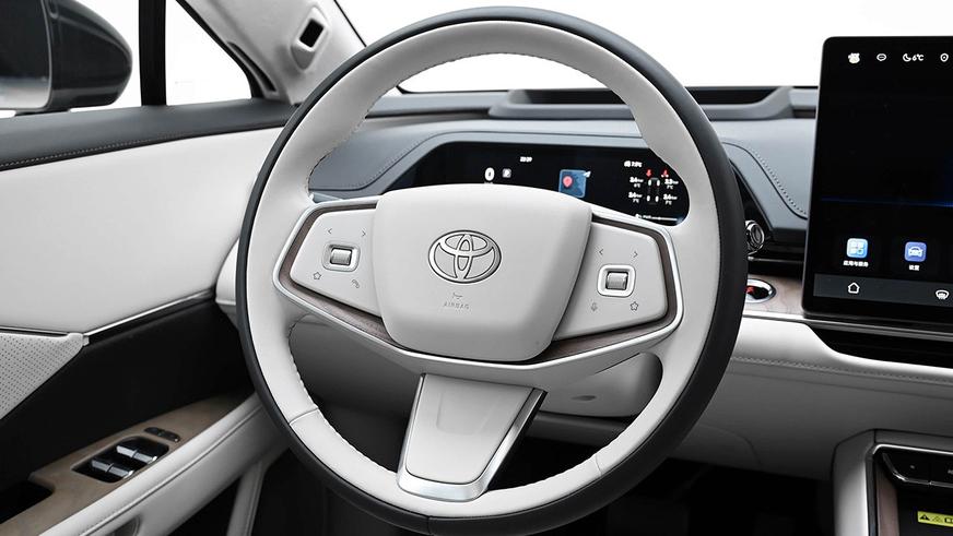 Электроседан Toyota bZ7 поступил в продажу по цене от 12.8 млн тенге