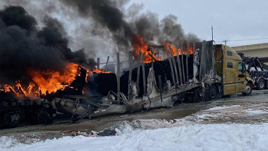 Почти три десятка автомобилей столкнулись на трассе в США