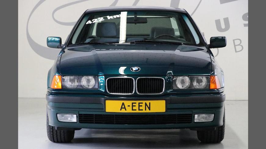 Новый BMW 320i (E36) нашли в автосалоне. Его оценили в 51 500 евро