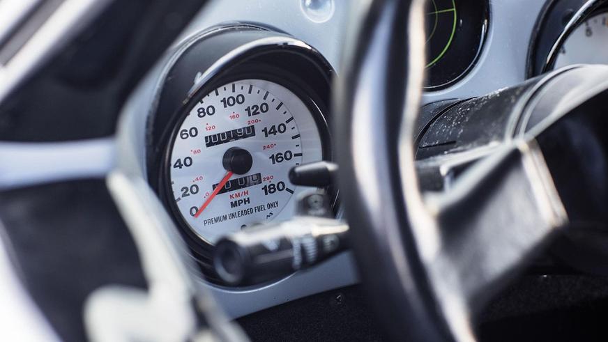 Киномодификацию Dodge Viper под названием Defender выставили на торги