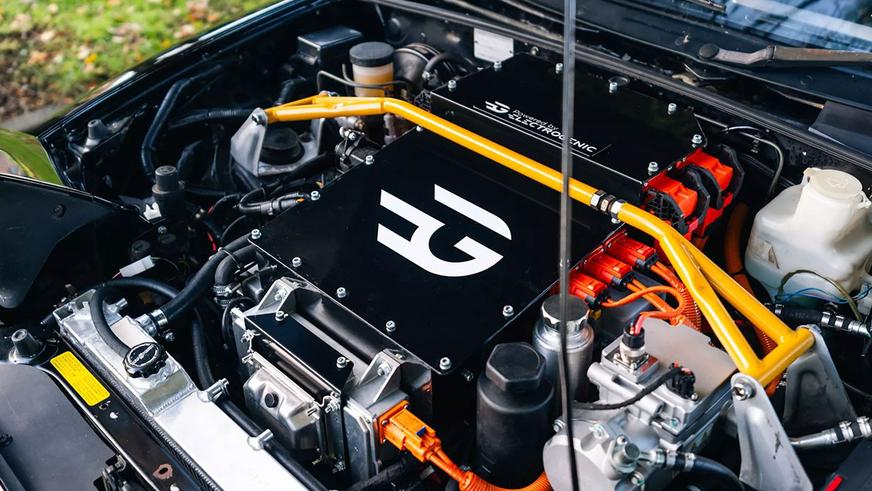 Классическую Mazda MX-5 превратили в электромобиль