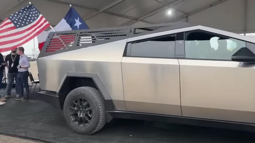 Cybertruck не оставят без заводских аксессуаров