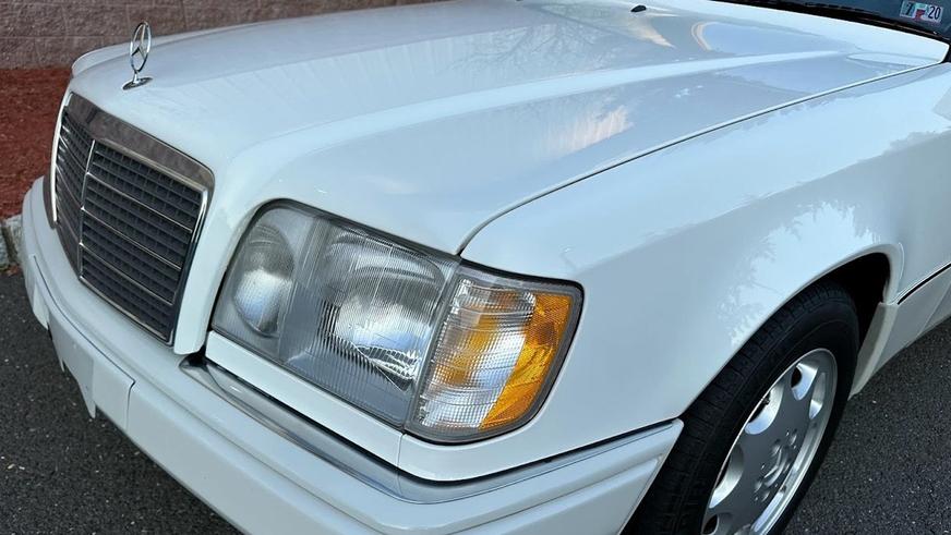 Дизельный E 300 (W124) с маленьким пробегом появился на торгах в США