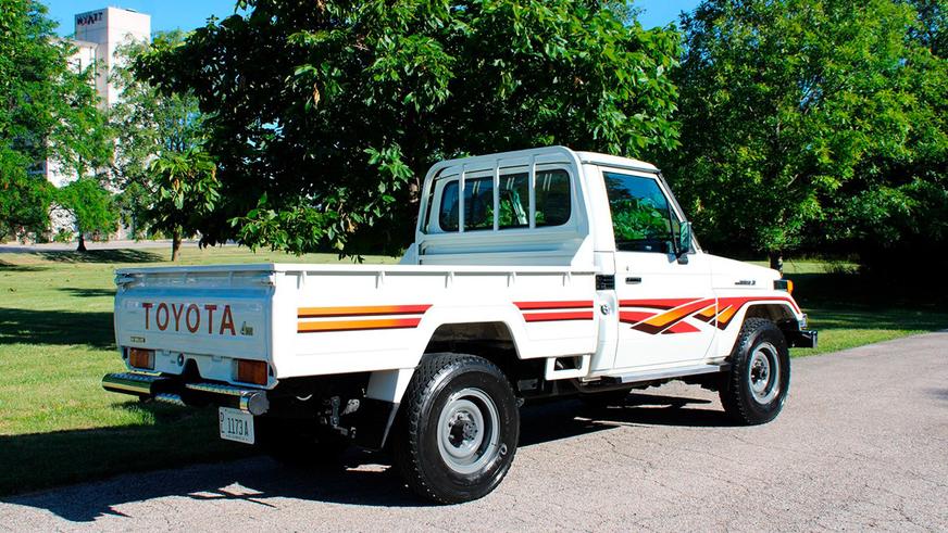 Пикап Land Cruiser c мизерным пробегом продали за 54.5 тысячи долларов
