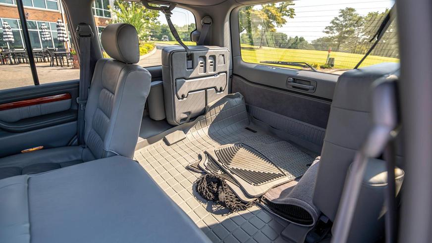 Lexus LX470 с небольшим пробегом выставили на аукцион в США