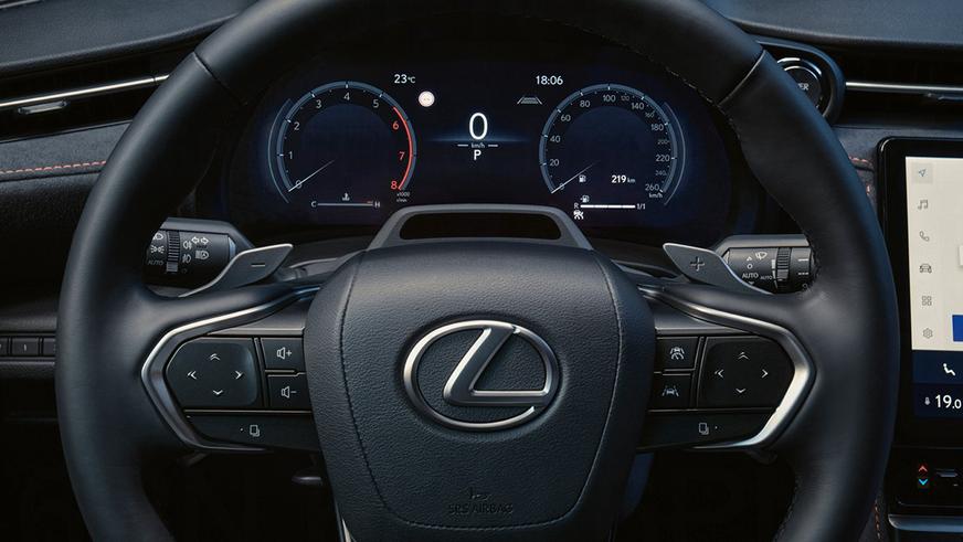 Lexus показала компактный кроссовер LBX