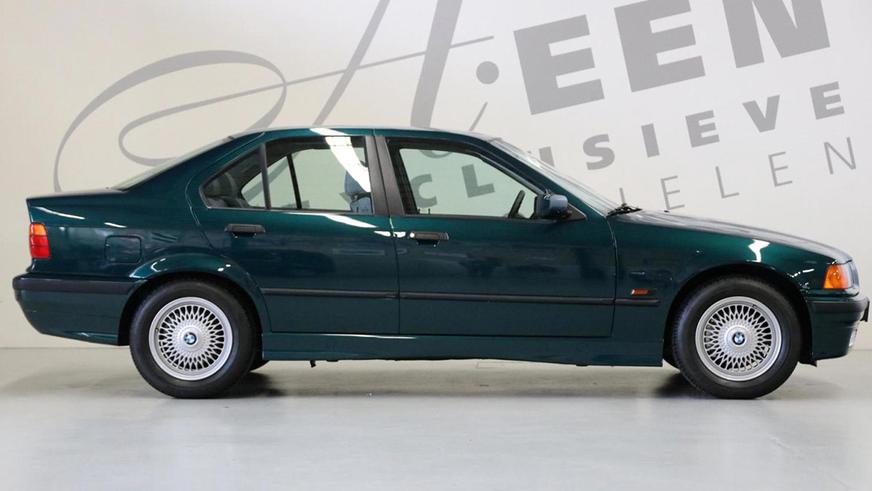 Новый BMW 320i (E36) нашли в автосалоне. Его оценили в 51 500 евро