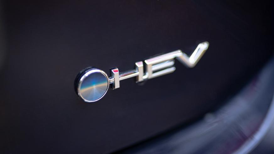 Toyota Camry 80 HEV: официальная и… гибридная?