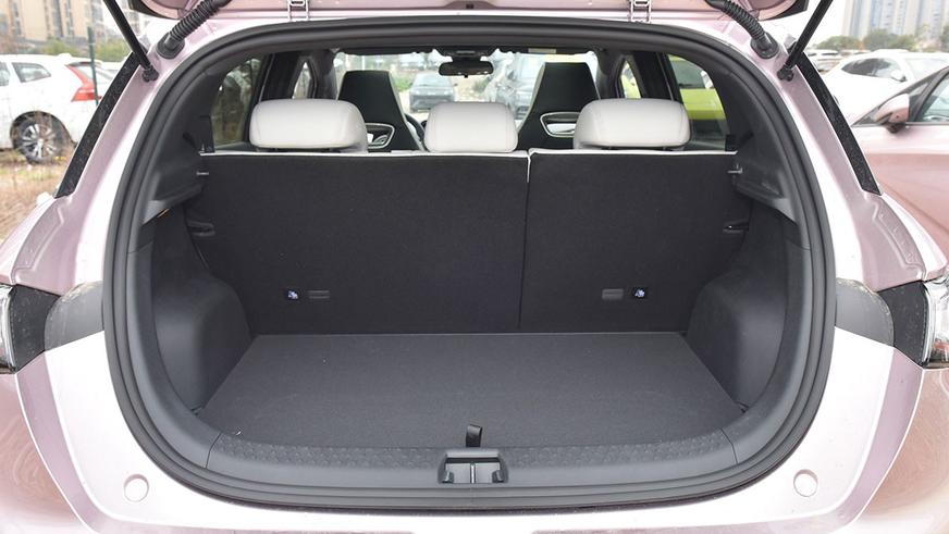 Электрокар BYD Dolphin обновился и подешевел