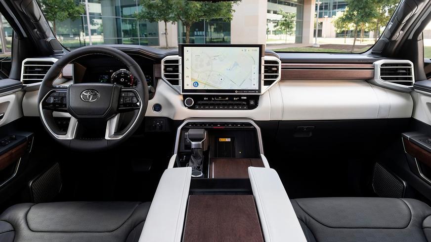 Названы цены на новую Toyota Sequoia